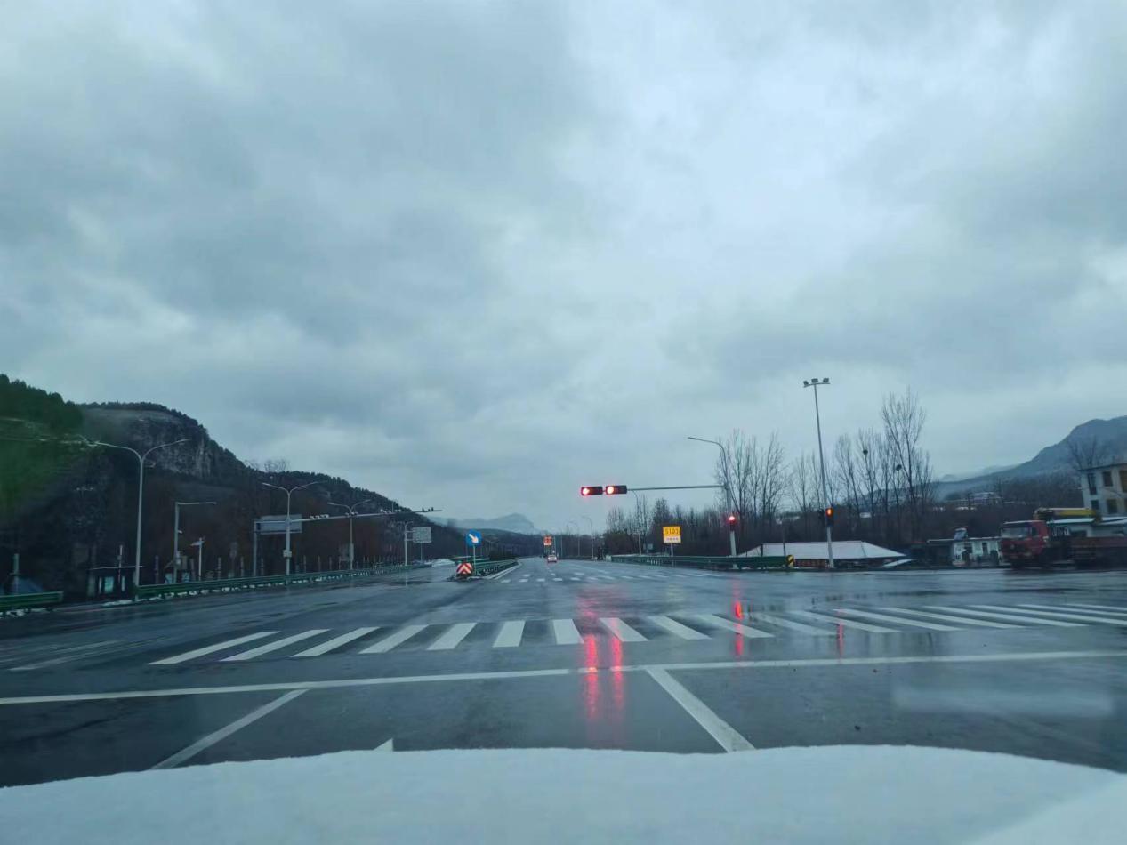 S103濟(jì)棗線(xiàn)市中紅符路口南至濟(jì)南泰安界段旅游公路項(xiàng)目信號(hào)燈、電警、監(jiān)控施工